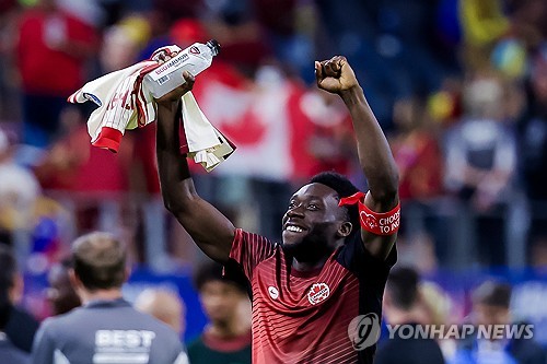 미국 출신 제시 마치 감독이 이끄는 캐나다 축구 국가대표팀이 6일 미국 텍사스주 알링턴에서 열린 베네수엘라와의 대회 8강전에서 승부차기 끝에 승리하며 사상 첫 준결승에 진출했다. 연합뉴스