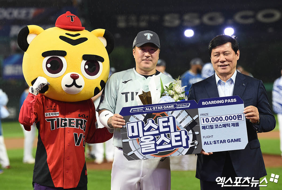 KIA 외야수 최형우는 6일 인천 SSG랜더스필드에서 열린 '2024 신한 SOL Bank KBO 리그 올스타전 프라이데이' 올스타전에서 결승포와 쐐기타를 포함해 2타점으로 나눔의 승리를 이끌며 올스타전 MVP로 뽑혔다. 인천, 박지영 기자