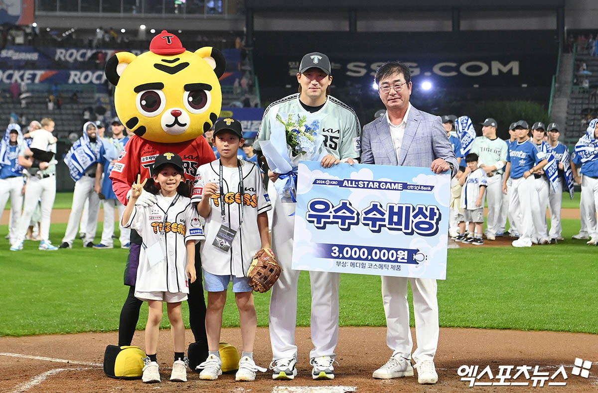 KIA 외야수 최형우는 6일 인천 SSG랜더스필드에서 열린 '2024 신한 SOL Bank KBO 리그 올스타전 프라이데이' 올스타전에서 결승포와 쐐기타를 포함해 2타점으로 나눔의 승리를 이끌며 올스타전 MVP로 뽑혔다. 인천, 박지영 기자