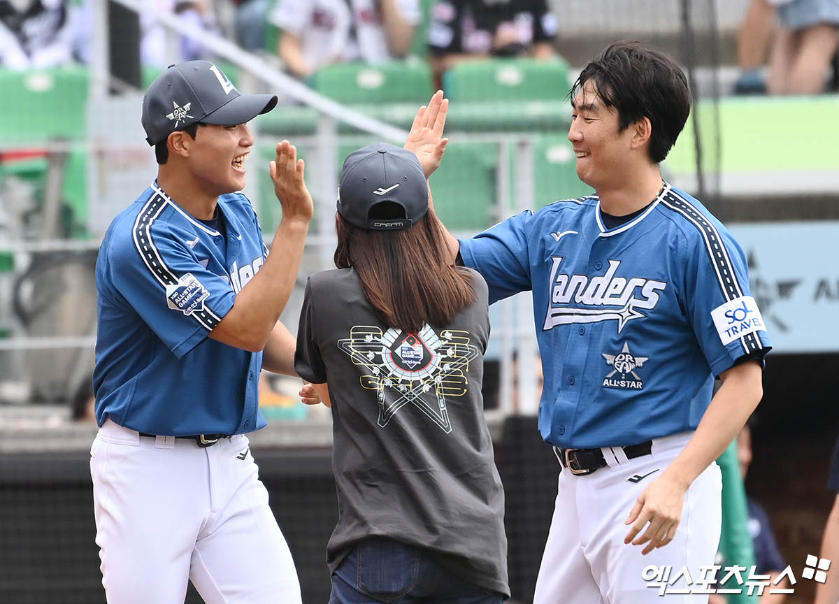 SSG 내야수 박지환(왼쪽)은 6일 인천 SSG랜더스필드에서 열린 '2024 신한 SOL Bank KBO 리그 올스타전'에서 드림 올스타로 출전했다. 6회초 최정을 대신해 대수비로 출격한 박지환은 화려한 퍼포먼스로 팬들의 시선을 사로잡았다. 인천, 박지영 기자 