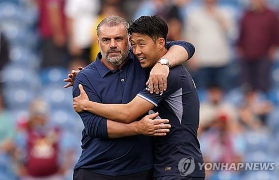 손흥민은 7일 오전 인천국제공항 제2여객터미널을 통해 영국 런던으로 출국했다. 영국에서 프리시즌 2경기를 치른 뒤, 한국으로 들어와 오는 31일 팀K리그, 8월 3일 바이에른 뮌헨과 경기를 치를 예정이다. 연합뉴스