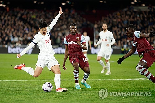 손흥민은 7일 오전 인천국제공항 제2여객터미널을 통해 영국 런던으로 출국했다. 영국에서 프리시즌 2경기를 치른 뒤, 한국으로 들어와 오는 31일 팀K리그, 8월 3일 바이에른 뮌헨과 경기를 치를 예정이다. 연합뉴스