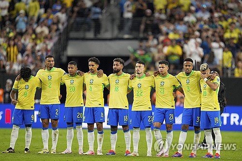 브라질은 7일 미국 라스베이거스에서 위치한 엘리전트 스타디움에서 열린 우루과이와의 2024 CONMEBOL 코파 아메리카 8강에서 승부차기 끝에 패했다. 토너먼트 첫 경기부터 남미 강호 우루과이를 만난 브라질은 선수 1명이 퇴장을 당해 수적 열세에 처한 우루과이를 상대로 골을 넣지 못하면서 0 대 0으로 경기를 마쳤다. 결국 경기는 승부차기로 넘어갔는데 승부차기에서 브라질이 2명이 실축해 2 대 4로 패하면서 준결승행 티켓을 우루과이에 넘겨줬다. 연합뉴스