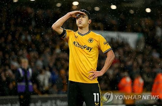 로베르토 데 제르비 감독이 프랑스 리그앙에서 독주 체제를 굳힌 PSG(파리 생제르맹)를 꺾겠다는 당찬 선언을 했다. PSG를 꺾겠다는 야망을 달성하기 위한 첫 단추는 다름아닌 현역 코리안 프리미어리거 황희찬이 될 가능성도 존재한다. 프랑스 유력지 레퀴프에 따르면 마르세유가 황희찬을 영입 리스트에 올려뒀다. 레퀴프는 황희찬이 데 제르비 감독의 스타일에 적합한 선수라고 평가하고 있다. 사진 연합뉴스