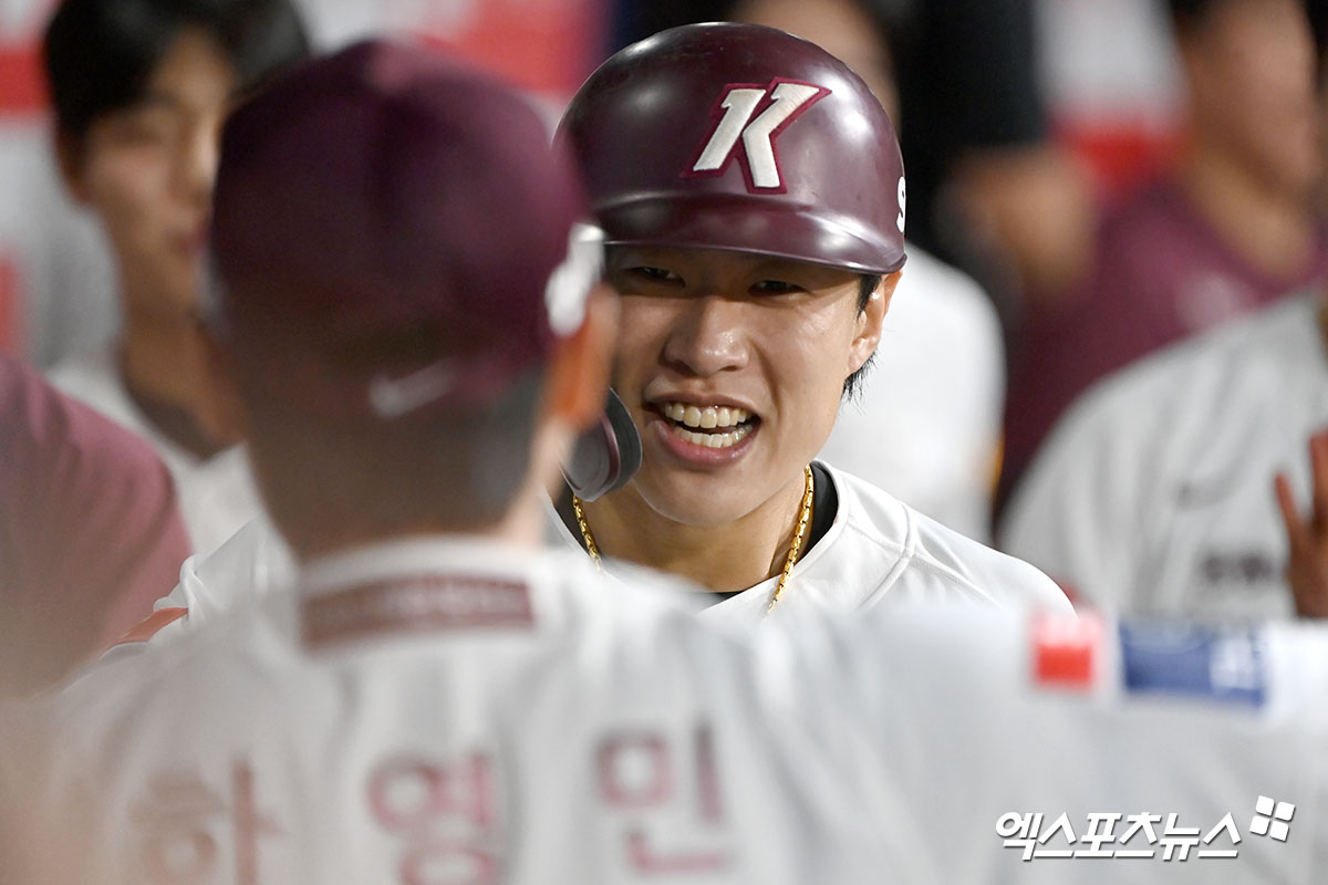 키움 내야수 송성문은 6일 인천 SSG랜더스필드에서 열린 '2024 신한 SOL Bank KBO 리그 올스타전'에서 나눔 올스타로 출전했다. 6회말 대수비로 나선 송성문은 생애 첫 올스타전을 경험했다. 엑스포츠뉴스 DB