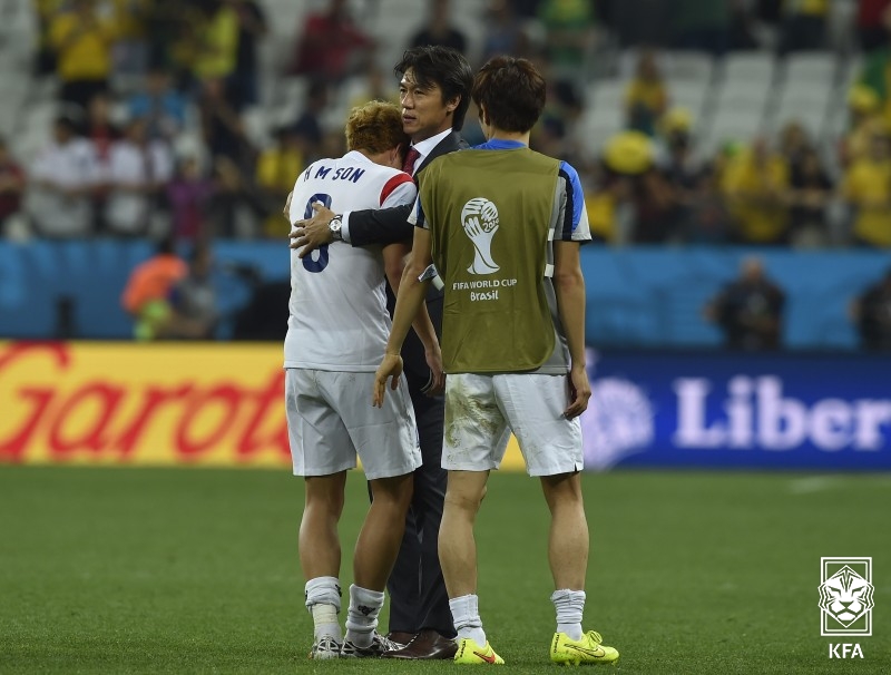 이임생 이사가 8일 서울 종로구 신문로에 있는 축구회관에서 홍명보 축구 국가대표팀 선임을 공식 발표했다. 계약기간은 2027년 1~2월 열리는 사우디아라비아 아시안컵까지 2년 6개월이다. 대한축구협회