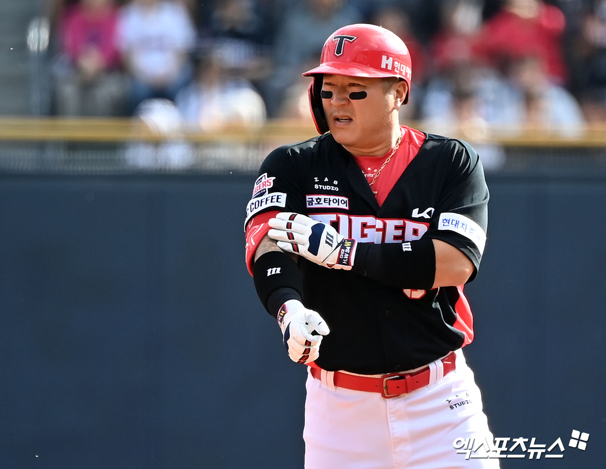 KIA 외야수 최형우는 9일 잠실구장에서 열린 '2024 신한 SOL Bank KBO 리그' LG와 주중 3연전 첫 경기에서 4번 지명타자로 선발 출전했다. 6회초 만루홈런을 터트려 팀 공격에 활력을 불어넣었다. 엑스포츠뉴스 DB