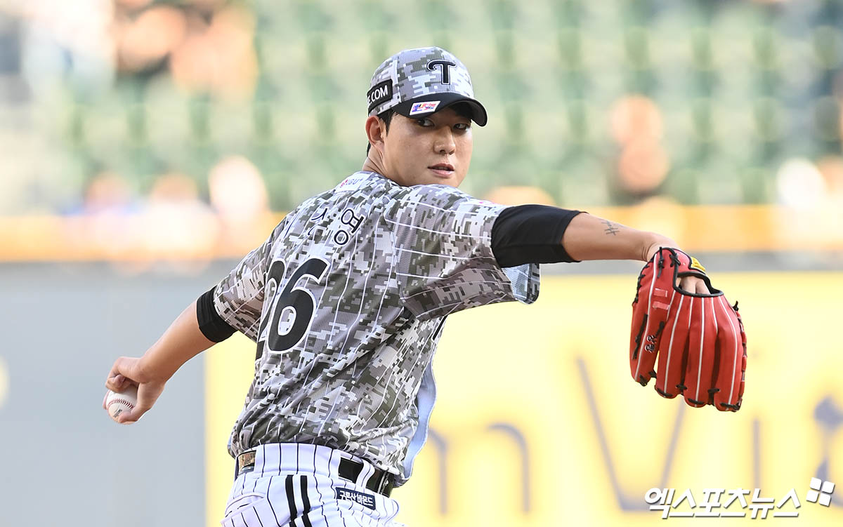 LG 투수 이상영은 9일 잠실구장에서 열린 '2024 신한 SOL Bank KBO 리그' KIA와 주중 3연전 첫 경기에서 구원 등판했다. 6회초 최형우에게 만루 홈런을 맞았지만, 그의 날카로운 슬라이더는 극찬받았다. 엑스포츠뉴스 DB