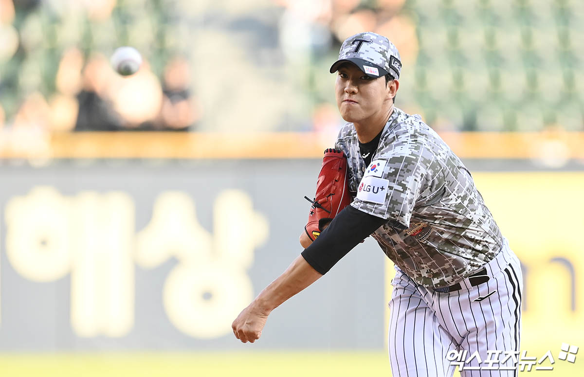 LG 투수 이상영은 9일 잠실구장에서 열린 '2024 신한 SOL Bank KBO 리그' KIA와 주중 3연전 첫 경기에서 구원 등판했다. 6회초 최형우에게 만루 홈런을 맞았지만, 그의 날카로운 슬라이더는 극찬받았다. 엑스포츠뉴스 DB