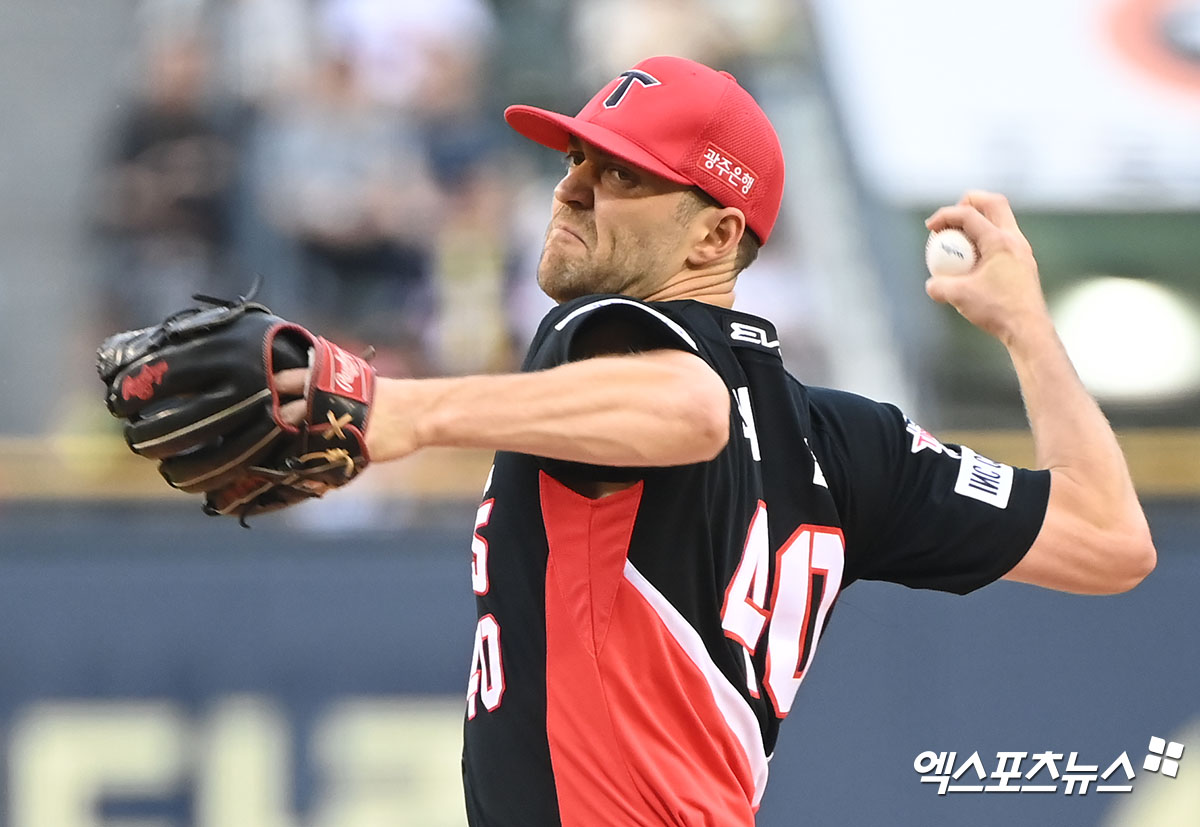 KIA 투수 네일은 9일 잠실구장에서 열린 '2024 신한 SOL Bank KBO 리그' LG와 주중 3연전 첫 경기에서 선발 등판했다. 경기 중후반인 4회말 퍼펙트 행진이 깨졌고, 5회말 노히트 행진에 마침표가 찍혀 흔들렸다. 최종 성적 5⅓이닝 4실점으로 시즌 8승(2패)을 챙겼다. 엑스포츠뉴스 DB