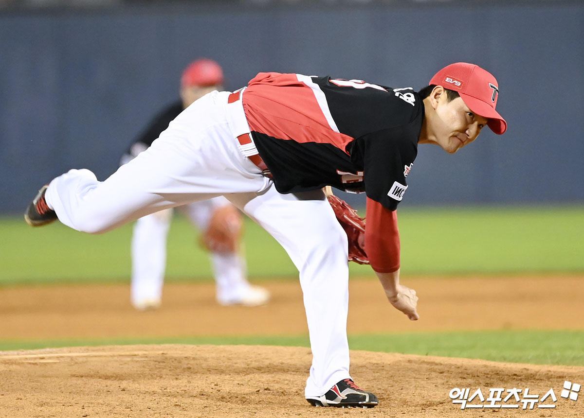 KIA 투수 전상현은 11일 잠실구장에서 열린 '2024 신한 SOL Bank KBO 리그' LG와 주중 3연전 마지막 경기에서 구원 투수로 나섰다. 이날 1이닝 1실점 무자책점으로 팀의 5-2 승리를 지켜 시즌 4번째 세이브를 기록했다. 엑스포츠뉴스 DB