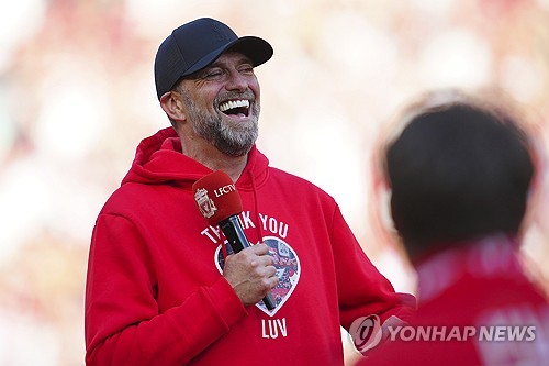 글로벌 스포츠매체 디 애슬레틱이 12일(한국시간) 클롭이 미국축구연맹(USSF)의 미국 축구 국가대표팀 감독직 제안을 거절했다고 전했다. 클롭은 지난 1월 번아웃을 이유로 지난 시즌을 끝으로 리버풀을 떠나 쉬고 있다. 연합뉴스