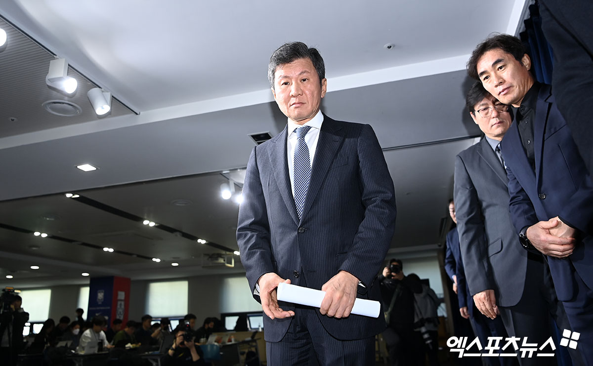 한국축구지도자협회가 대한축구협회(KFA)의 홍명보 축구대표팀 감독 선임 과정과 관련해 입장문을 내면서 정몽규 KFA 회장의 사퇴를 촉구했다. 엑스포츠뉴스DB