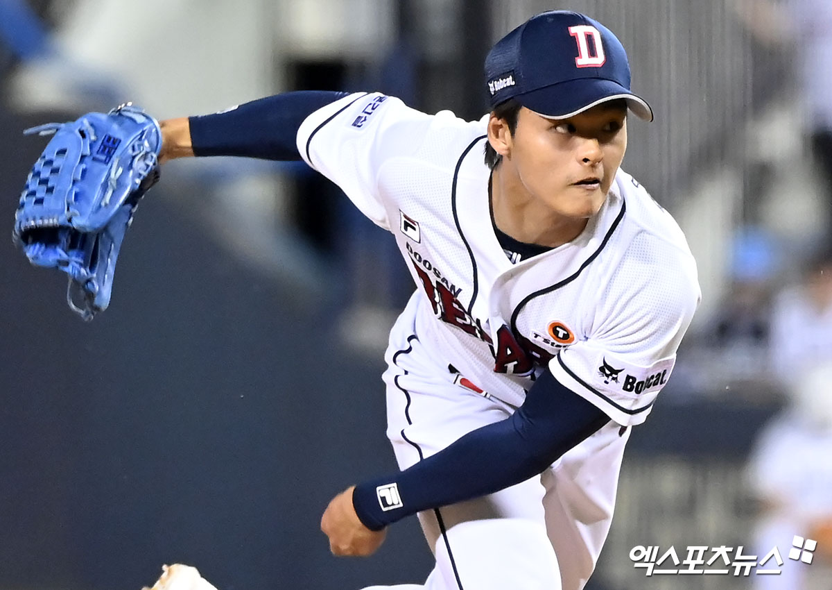 두산 투수 이교훈은 11일 수원 KT위즈파크에서 열린 '2024 신한 SOL Bank KBO 리그' KT와 주중 3연전 마지막 경기에 구원 등판했다. 이날 2⅔이닝 무실점을 기록해 팀의 12-1 승리에 힘을 보탰다. 1군에서 생애 첫 승리 투수가 됐다. 엑스포츠뉴스 DB