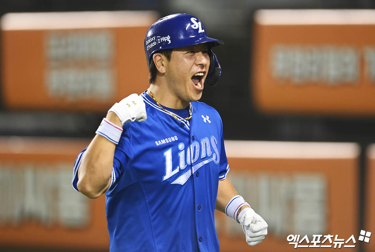 삼성 포수 강민호는 12일 잠실구장에서 열린 '2024 신한 SOL Bank KBO 리그' 두산과 주말 3연전 첫 번째 경기에서 8회초 대타로 출전했다. 등장하자 마자 2점 홈런을 쳐 승리에 힘을 보탰다. 잠실, 박지영 기자