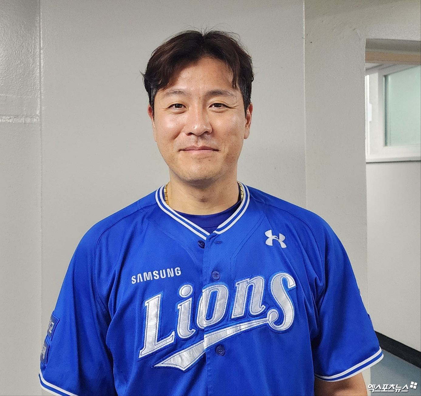 삼성 포수 강민호는 12일 잠실구장에서 열린 '2024 신한 SOL Bank KBO 리그' 두산과 주말 3연전 첫 번째 경기에서 8회초 대타로 출전했다. 등장하자 마자 2점 홈런을 쳐 승리에 힘을 보탰다. 잠실, 박정현 기자