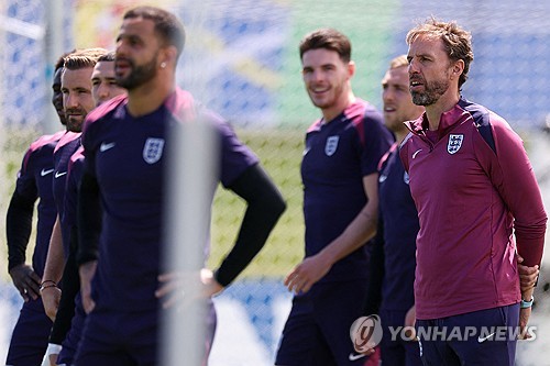 손흥민이 해리 케인의 무관 탈출을 위해 응원을 보냈다. 스페인과의 유럽축구연맹(UEFA) 2024 유럽축구선수권대회(유로 2024) 결승전을 앞두고 있는 절친 케인이 대회에서 우승을 차지하고 오랜 무관을 깨길 기원한 손흥민이다. 만약 잉글랜드가 오는 15일 새벽 스페인과의 결승전에서 승리한다면 케인은 꿈에 그리던 커리어 첫 우승을 차지하게 된다. 사진 연합뉴스