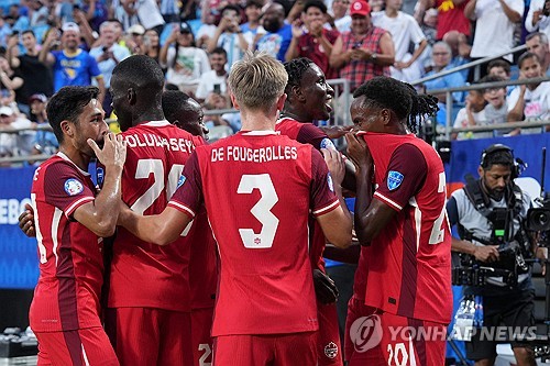 한국이 외면했던 사령탑 제시 마치 감독이 캐나다 축구대표팀에 부임하고 처음 참가한 메이저 대회인 코파 아메리카에서 돌풍을 일으키며 최종 4위를 차지했다. 캐나다는 14일(한국시간) 우루과이와의 2024 코파 아메리카 3·4위 결정전에서 선제골을 실점하고 역전하는 데 성공했으나 후반 막바지 통한의 동점골을 실점, 연장전에서 패배하면서 아쉽게 4위를 차지했다. 사진 연합뉴스