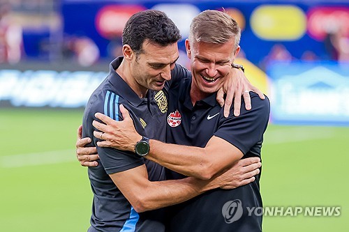 미국 매체 ESPN에 따르면 현재 캐나다 축구대표팀을 이끌고 있는 제시 마치 감독은 그레그 버홀터 후임으로 미국 축구대표팀 사령탑이 되는 것에 관심이 없다. 대한민국 축구대표팀 감독 후보 중 한 명이었던 마치 감독은 조국인 미국 대표팀을 이끄는 것에 대해 공개적으로 관심이 없다고 밝히면서 협회에 변화가 있지 않는 한 미국 대표팀에 부임하지 않을 거라고 주장해 눈길을 끌었다. 지난 5월 캐나다 대표팀을 이끌기 시작한 마치 감독은 2024 코파 아메리카에서 4위를 차지하는 등 인상적인 성과를 거뒀다. 연합뉴스