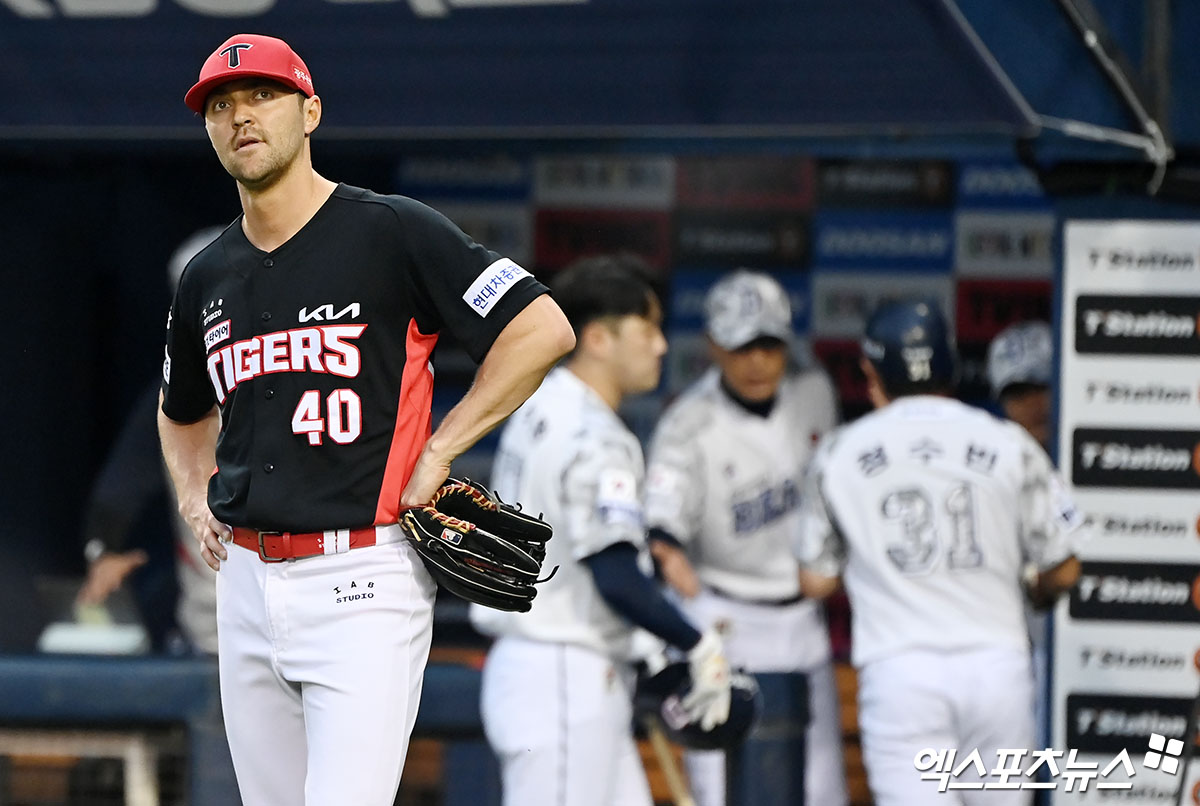 7일 오후 서울 송파구 잠실야구장에서 열린 '2024 신한 SOL Bank KBO리그' KIA 타이거즈와 두산 베어스의 경기, 4회말 1사 1,2루 KIA 선발투수 네일이 두산 양의지에게 1타점 적시타를 허용한 후 아쉬워하고 있다. 엑스포츠뉴스 DB