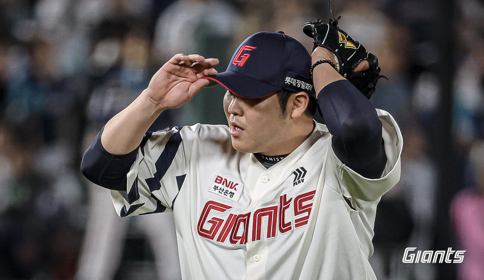 롯데 투수 한현희는 17일 울산 문수야구장에서 열린 '2024 신한 SOL Bank KBO 리그' 두산과 주중 3연전 두 번째 경기에서 구원 등판했다. 이날 1⅔이닝 무실점으로 팀 승리에 보탬이 됐다. 롯데 자이언츠