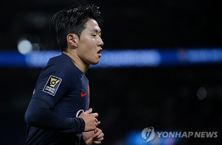 PSG 소식에 능통한 자멜은 17일 자신의 SNS를 통해 '이강인이 오늘 훈련에 복귀할 예정이었으나 그는 참여하지 않았다. 이강인 일정을 다시 확인해야 한다'고 했다. 이강인이 뉴캐슬행을 원한다는 보도까지 나와 그의 행동에 시선이 쏠렸으나 휴식 위한 단순 불참이었다. 연합뉴스