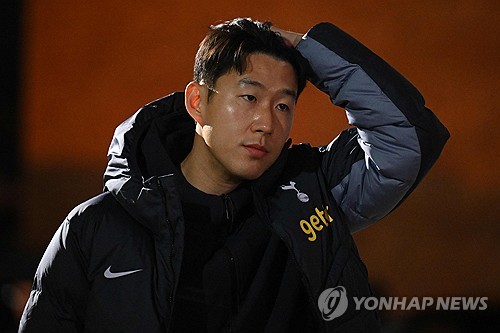 대한축구협회가 최근 불거진 황희찬의 인종차별 사건에 대한 공식 입장을 발표했다. 대한축구협회는 이번 사건을 두고 심각한 우려를 표하면서 국제축구연맹(FIFA)에 관련 내용이 담긴 공식 레터를 보냈다고 밝혔다. 사진 연합뉴스