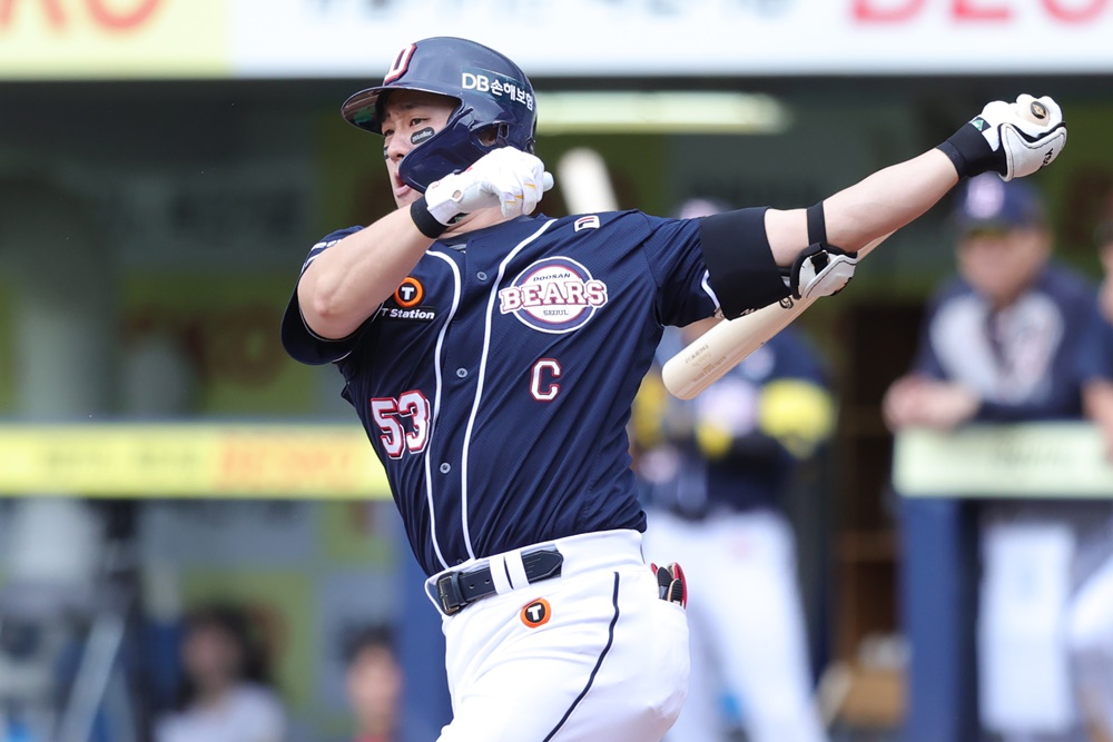 두산 내야수 양석환은 18일 울산 문수야구장에서 열린 '2024 신한 SOL Bank KBO 리그' 롯데와 주중 3연전 마지막 경기에서 5번타자 1루수로 선발 출전했다. 2회초 3점 홈런을 터트려 팀 승리에 힘을 보탰다. 두산 베어스