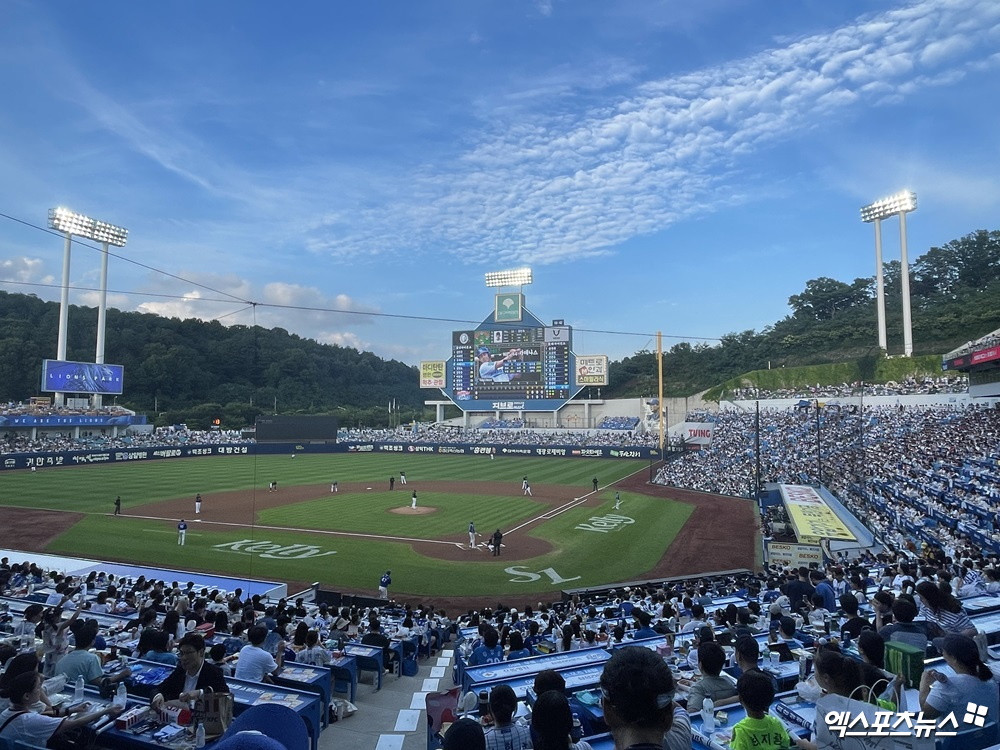 19일 대구 삼성라이온즈파크에서 열린 삼성 라이온즈와 롯데 자이언츠의 경기가 매진됐다. 대구, 최원영 기자