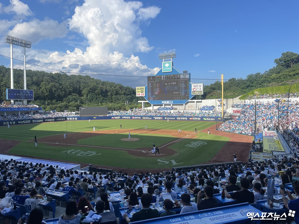 21일 대구 삼성라이온즈파크에서 열린 삼성 라이온즈와 롯데 자이언츠의 경기가 매진됐다. 대구, 최원영 기자