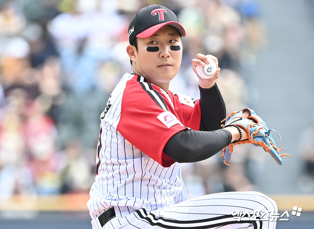 LG 투수 손주영은 21일 잠실구장에서 열린 '2024 신한 SOL Bank KBO 리그' 두산과 주말 3연전 마지막 경기에서 선발 등판했다. 이날 7이닝 3실점으로 역대 개인 한 경기 최다 이닝 투구를 펼쳐 팀 승리에 힘을 보탰다. 엑스포츠뉴스 DB