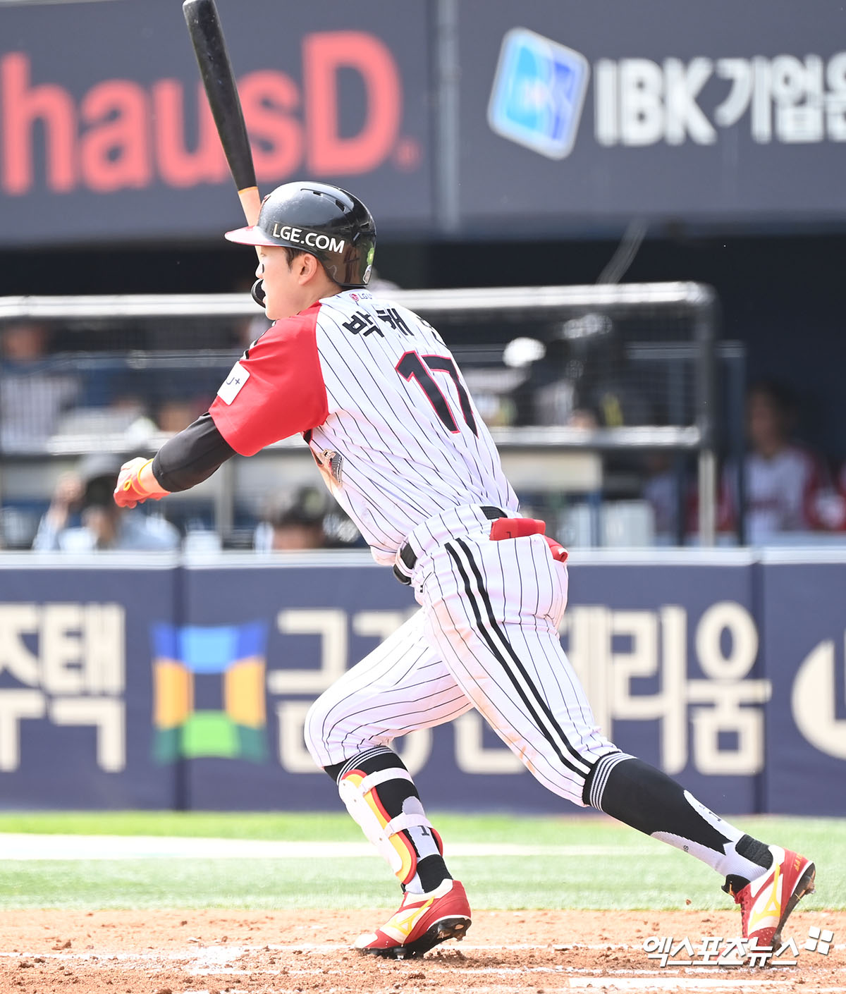 LG 외야수 박해민은 21일 잠실구장에서 열린 '2024 신한 SOL Bank KBO 리그' 두산과 주말 3연전 마지막 경기에서 8번타자 중견수로 선발 출전했다. 6회말 1타점 적시타를 쳐 공격에 활력을 불어넣었다. 엑스포츠뉴스 DB