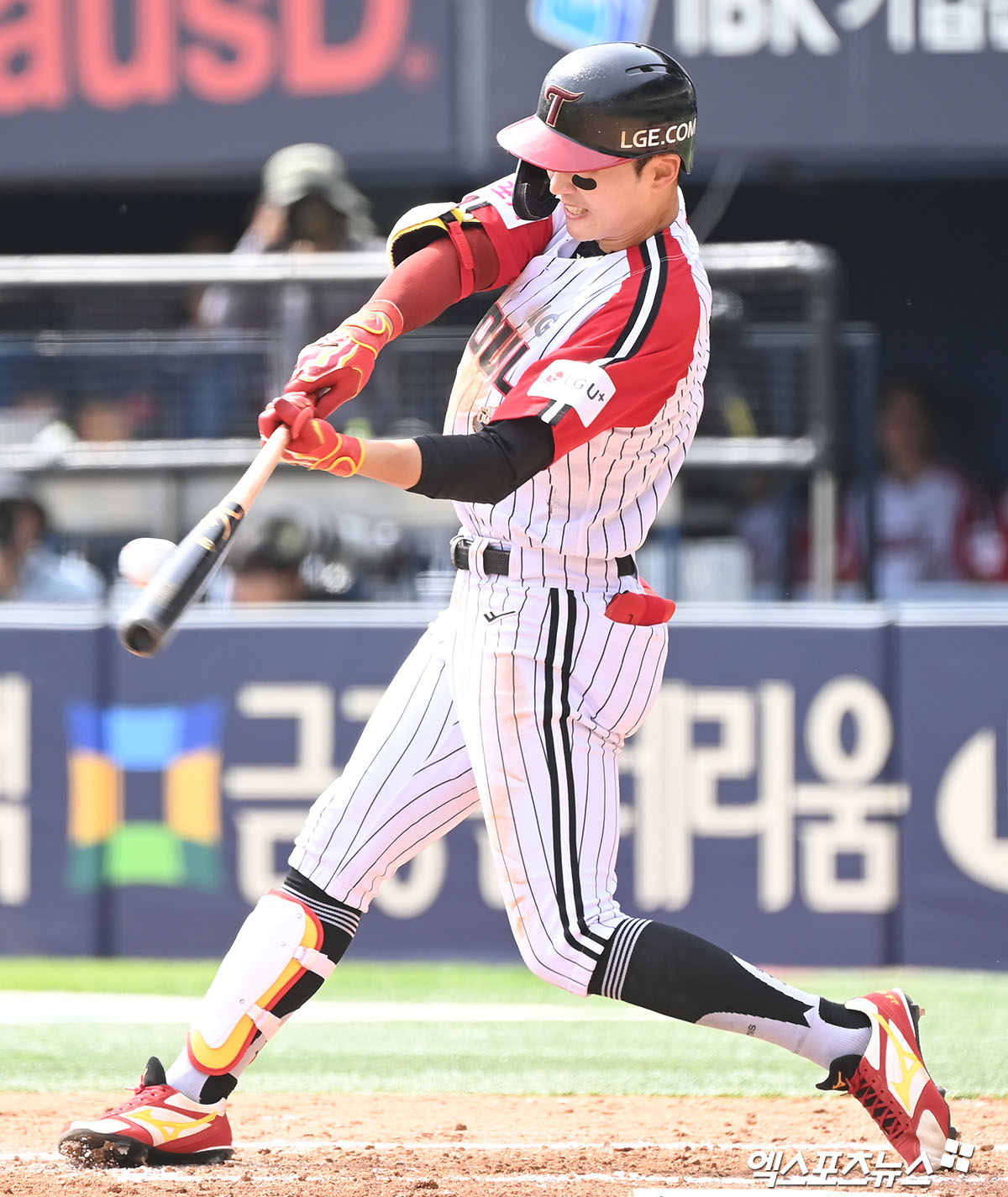 LG 외야수 박해민은 21일 잠실구장에서 열린 '2024 신한 SOL Bank KBO 리그' 두산과 주말 3연전 마지막 경기에서 8번타자 중견수로 선발 출전했다. 6회말 1타점 적시타를 쳐 공격에 활력을 불어넣었다. 동시에 KBO 리그 통산 5번째 400도루를 기록했다. 엑스포츠뉴스 DB