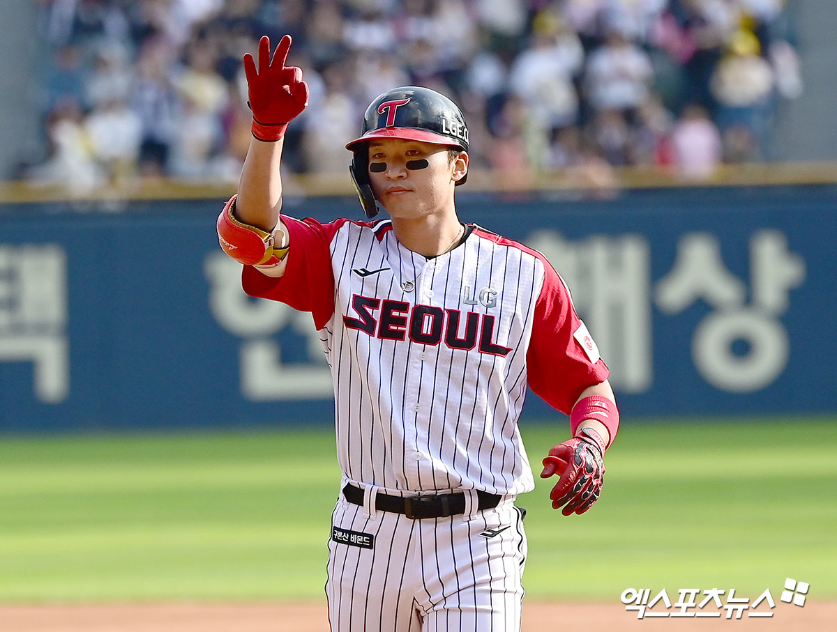 LG 외야수 박해민은 21일 잠실구장에서 열린 '2024 신한 SOL Bank KBO 리그' 두산과 주말 3연전 마지막 경기에서 8번타자 중견수로 선발 출전했다. 6회말 1타점 적시타를 쳐 공격에 활력을 불어넣었다. 동시에 KBO 리그 통산 5번째 400도루를 기록했다. 엑스포츠뉴스 DB