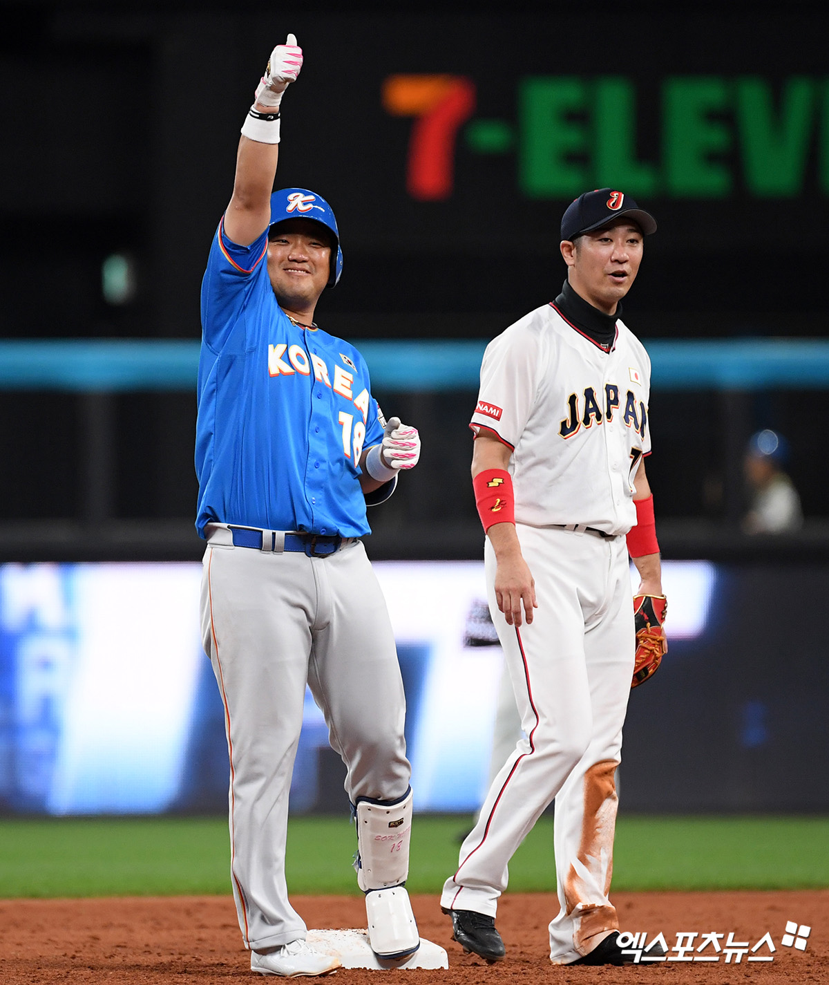 22일 일본 홋카이도 에스콘필드에서 열린 '한일 드림 플레이어즈 게임'에서 2회말 조웅천이 공을 힘차게 던지고 있다. 사진공동취재단