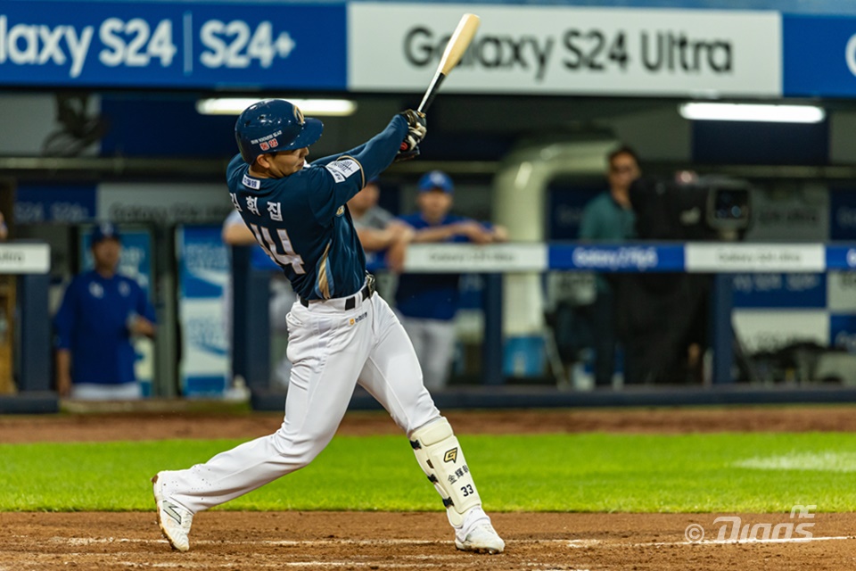 NC 내야수 김휘집은 21일 수원 KT위즈파크에서 열린 '2024 신한 SOL Bank KBO 리그' KT와 주말 3연전 마지막 경기에서 5번타자 유격수로 선발 출전했다. 이날 생애 첫 멀티포를 쳐 팀의 8-2 승리에 힘을 보탰다. NC 다이노스