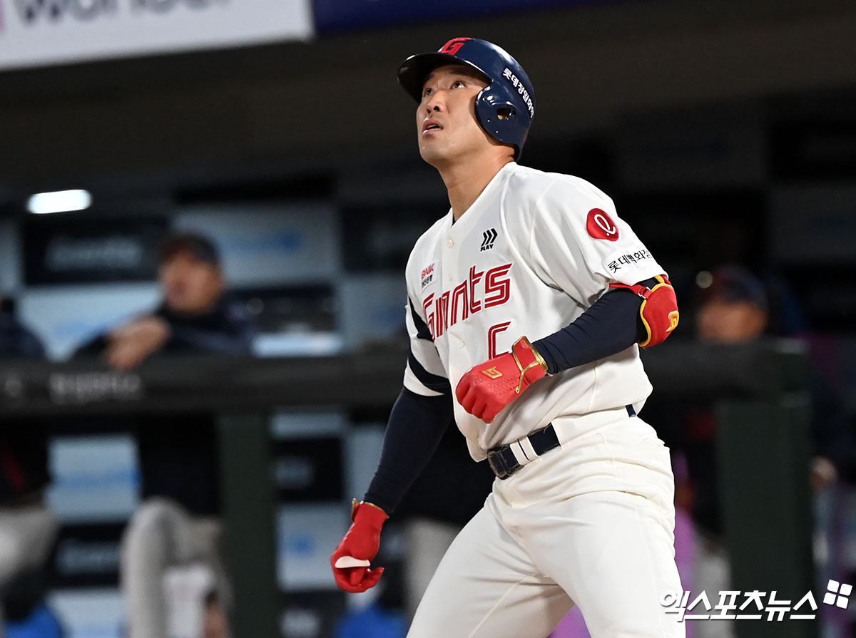 롯데 외야수 전준우는 23일 사직구장에서 열릴 '2024 신한 SOL Bank KBO 리그' LG와 주중 3연전 첫 경기에서 2번타자 좌익수로 선발 출전했다. 올해 전준우의 첫 2번타자 출전이다. 엑스포츠뉴스 DB