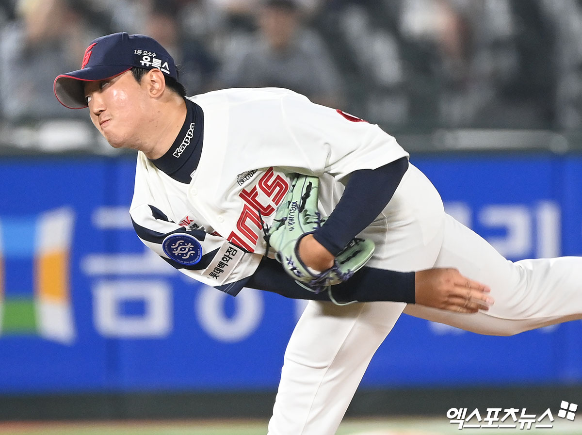 롯데 투수 최이준은 23일 사직구장에서 열릴 '2024 신한 SOL Bank KBO 리그' LG와 주중 3연전 첫 경기를 앞두고 1군 엔트리에 합류했다. 엑스포츠뉴스 DB