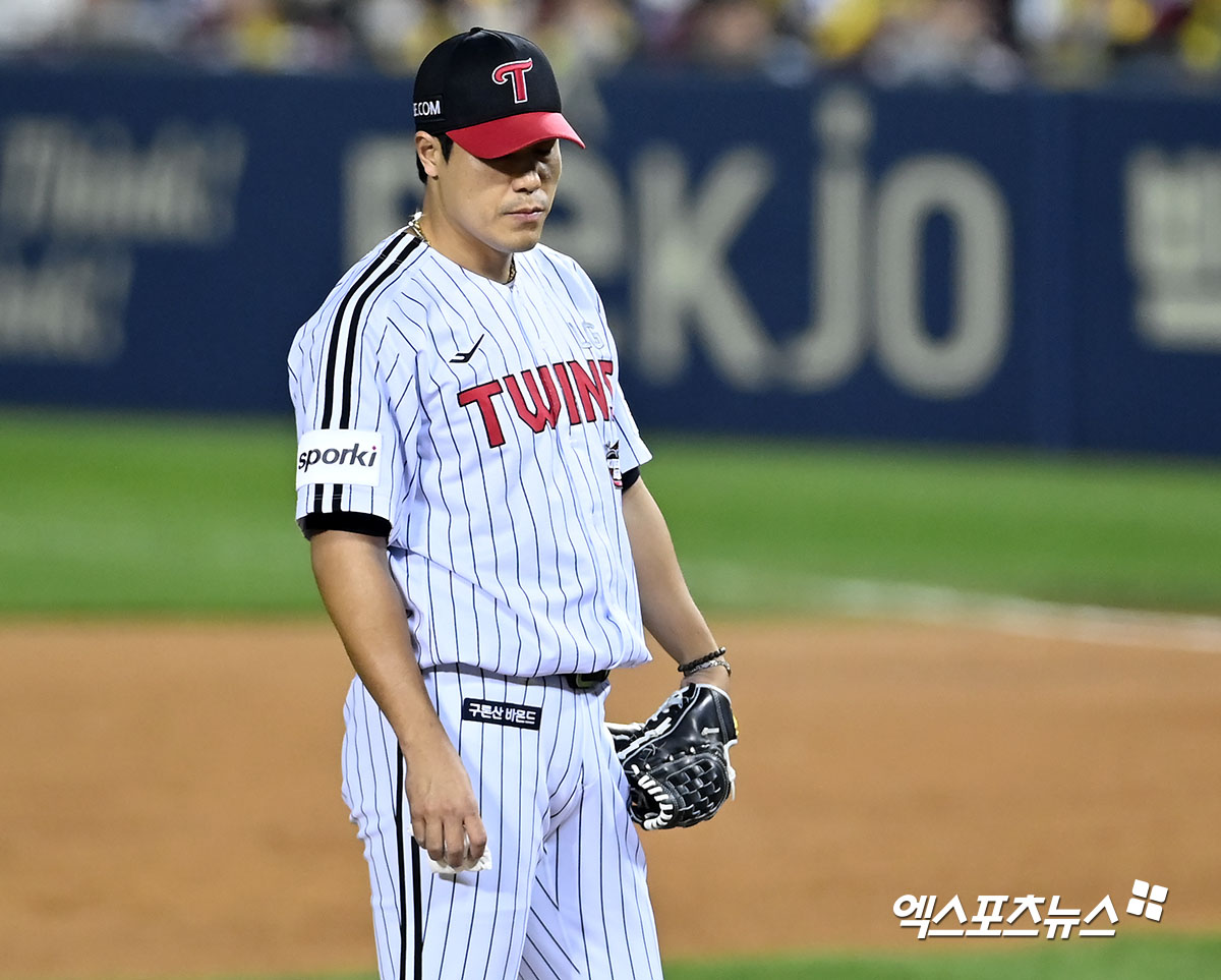 LG 투수 김진성은 23일 사직구장에서 열릴 '2024 신한 SOL Bank KBO 리그' 롯데와 주중 3연전 첫 경기를 앞두고 1군 엔트리에서 빠졌다. 김진성은 하루 전 SNS에 올린 게시글로 구단 내부 징계를 받았다. 엑스포츠뉴스 DB