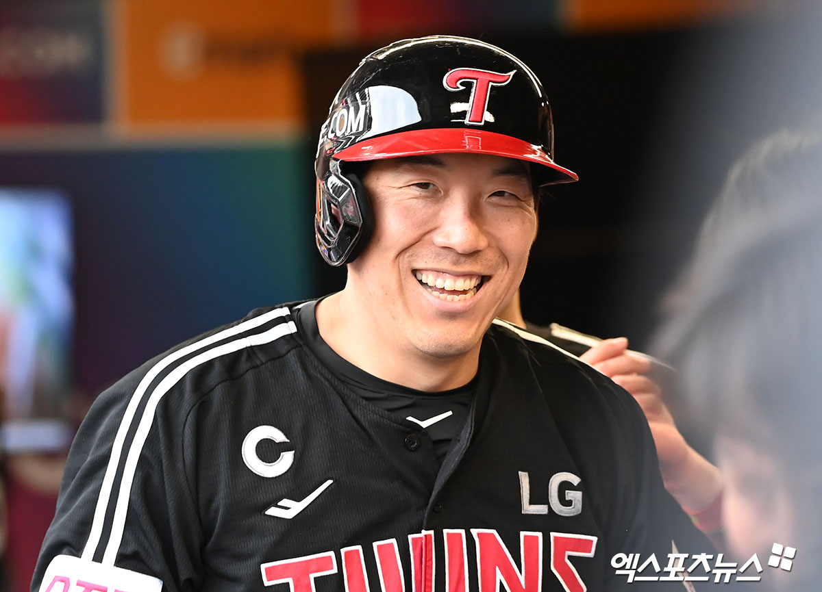 LG 외야수 김현수는 23일 사직구장에서 열린 '2024 신한 SOL Bank KBO 리그' 롯데와 주중 3연전 첫 경기에서 5번타자 좌익수로 선발 출전했다. 이날 희생플라이와 적시타로 타점 2개를 쌓으며 팀 승리에 혁혁한 공을 세웠다. 엑스포츠뉴스 DB