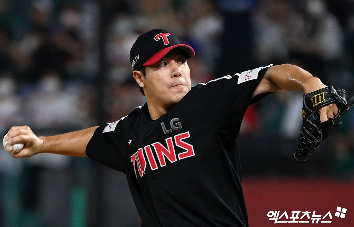 LG 투수 김진성은 23일 사직구장에서 열린 '2024 신한 SOL Bank KBO 리그' 롯데와 주중 3연전 첫 경기를 앞두고 1군 엔트리에서 빠졌다. 김진성은 하루 전 SNS에 올린 게시글로 구단 내부 징계를 받았다. 엑스포츠뉴스 DB