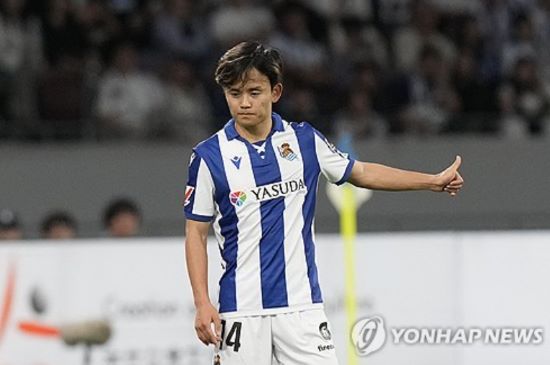 일본 축구 최고 스타인 쿠보 타케후사의 잉글리시 프리미어리그 명문 리버풀 이적설이 강하게 나돌고 있는 가운데 리버풀에 먼저 진출한 미드필더 엔도 와타루가 쿠보를 강하게 추천한 것으로 드러났다. 영국 언론은 23일 엔도가 방송에 출연해 모하메드 살라의 대체자가 일본 대표팀에 있느냐는 질문에 쿠보를 지목했다고 밝혔다. 연합뉴스