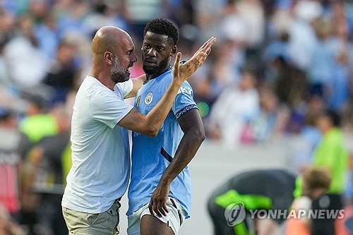 셀틱은 24일(한국시간) 미국 노스캐롤라이나주에 채플 힐에 위치한 케넌 메모리얼 스타디움에서 열린 맨체스터 시티와의 여름 프리시즌 친선 경기에서 4-3 승리를 거뒀다. 이날 대한민국 미드필더 권혁규는 후반전 교체로 나와 펩 과르디올라 감독이 이끄는 맨시티 상대로 팀의 결승골을 도우면서 승리를 이끌었다. 경기가 끝나고 스코틀랜드 현지 매체는 셀틱을 이끄는 브렌던 로저스 감독에게 생각할 거리를 줬다면 맨시티전 권혁규 활약상을 높이 평가했다. 연합뉴스