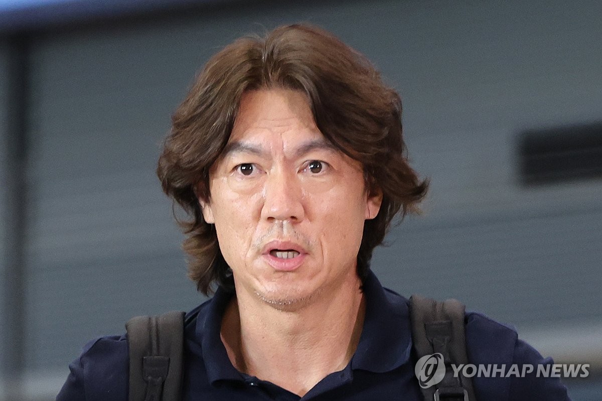 (영종도=연합뉴스) 신현우 기자 = 유럽 출장을 마친 홍명보 한국 축구 국가대표팀 감독이 25일 오전 인천국제공항 제1여객터미널을 통해 귀국하고 있다. 2024.7.25 nowwego@yna.co.kr