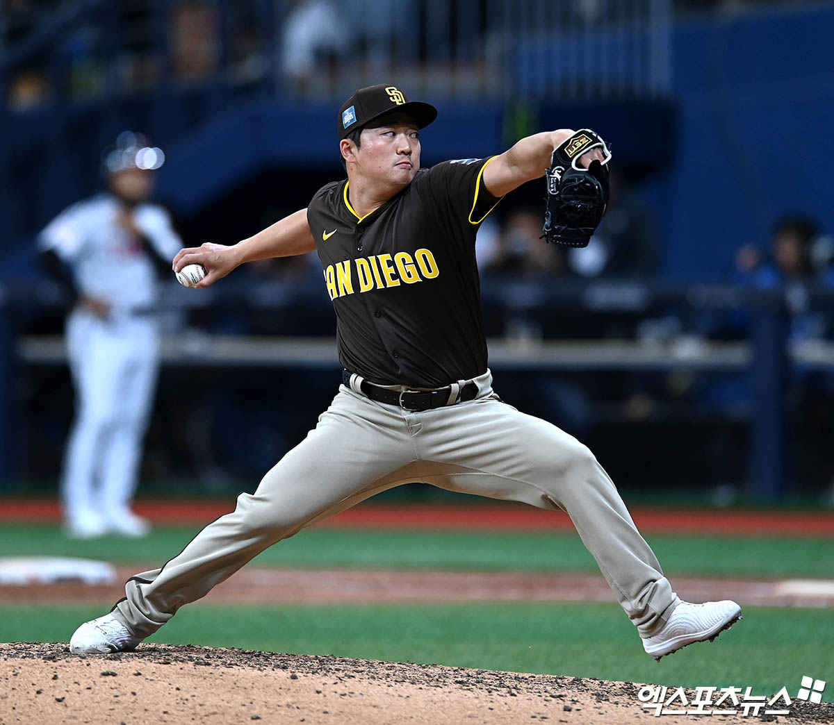 미국프로야구 메이저리그 말린스 산하 더블A 펜서콜라 블루와후스에서 뛰고 있는 고우석이 25일 미국 플로리다주 펜서콜라에 위치한 블루와후스타디움에서 열린 빌록시 슈커스와의 홈경기에 구원 등판해 1이닝 무피안타 무사사구 1탈삼진 무실점을 기록했다. 고우석의 마이너리그 평균자책점은 5.75에서 5.59로 떨어졌다. 엑스포츠뉴스 DB