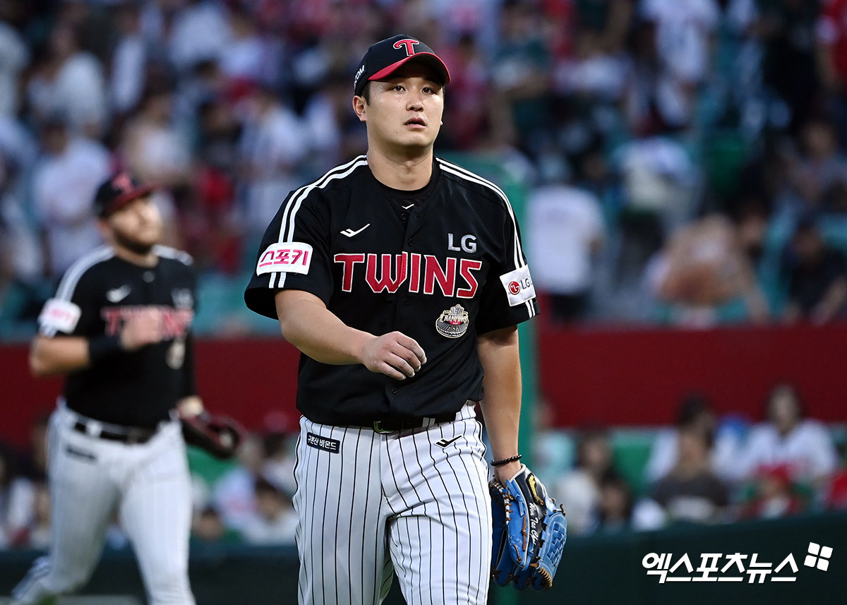  LG 투수 최원태는 25일 사직구장에서 열린 '2024 신한 SOL Bank KBO 리그' 롯데와 주중 3연전 마지막 경기를 앞두고 선발 등판했다. 지난 12일 대전 한화전 이후 13일 만에 등판하며 많은 기대를 받았지만, 공 13개 만에 헤드샷 퇴장을 당해 마운드에서 내려갔다. 최종 성적은 ⅓이닝 4실점이다. 엑스포츠뉴스 DB