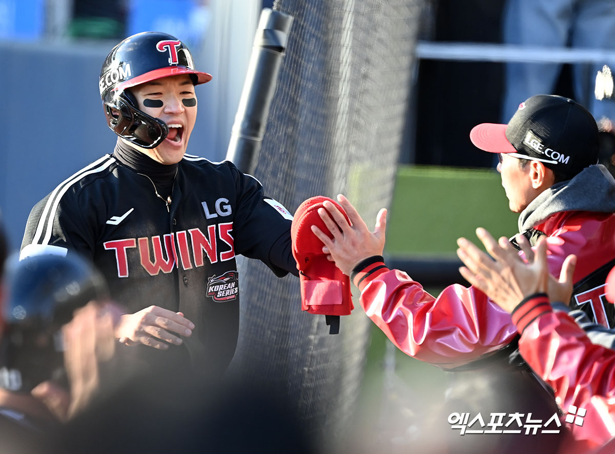 LG 외야수 박해민(왼쪽)은 25일 사직구장에서 열린 '2024 신한 SOL Bank KBO 리그' 롯데와 주중 3연전 마지막 경기에서 7번타자 중견수로 선발 출전했다. 11회초 2사 만루에서 싹쓸이 2루타를 쳐 결승타를 만들었다. 엑스포츠뉴스 DB