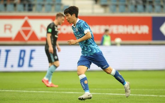 벨기에 헨트는 26일 비팅구르 괴타(페로 제도)와의 2024-2025 유럽축구연맹 콘퍼런스리그 2차 예선 1차전 홈 경기에서 4-1 승리를 거뒀다. 홍현석은 2골 1도움으로 팀의 승리를 이끌었다. 최근 독일 분데스리가 이적설이 왜 나돌고 있는지를 증명했다. 헨트