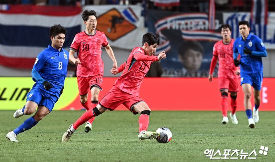 벨기에 헨트는 26일 비팅구르 괴타(페로 제도)와의 2024-2025 유럽축구연맹 콘퍼런스리그 2차 예선 1차전 홈 경기에서 4-1 승리를 거뒀다. 홍현석은 2골 1도움으로 팀의 승리를 이끌었다. 최근 독일 분데스리가 이적설이 왜 나돌고 있는지를 증명했다. 엑스포츠뉴스DB