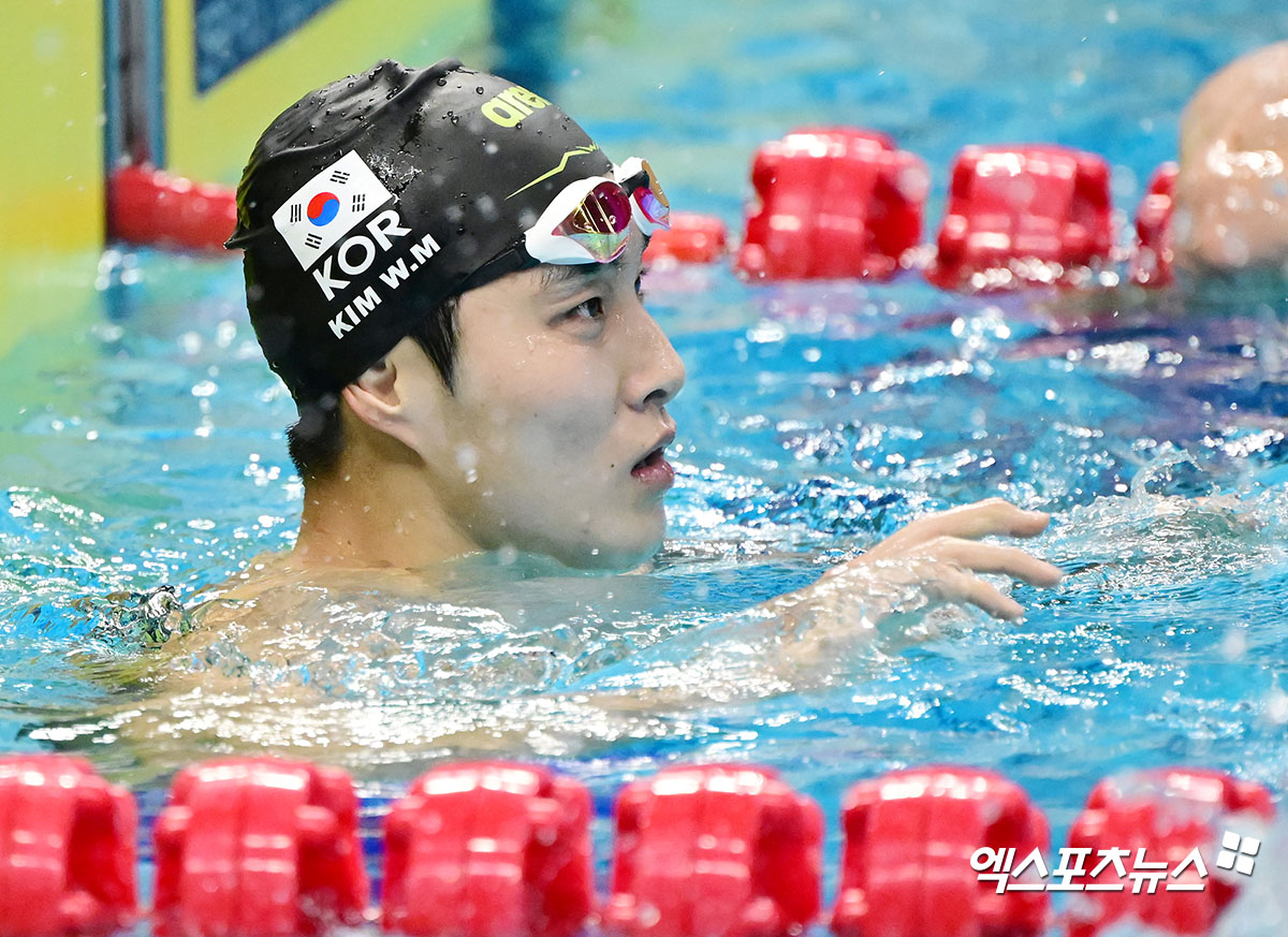 한국 남자 수영 중장거리의 간판 김우민이 7월 27일(한국시간) 프랑스 파리 라데팡스 수영장에서 열리는 2024 파리 올림픽 남자 자유형 400ｍ에 출전, 금메달을 목표로 물살을 가른다. 지난해 항저우 아시안게임 3관왕, 올해 2월 카타르 도하 세계선수권 자유형 400m 우승의 기세를 몰아 올림픽 무대 정복을 꿈꾸고 있다. 사진 엑스포츠뉴스 DB